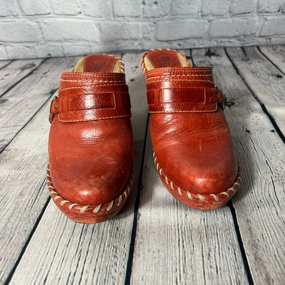 Frye Charlotte Leather Heeled Whipstitched
Harness Ring Mules in size 5.5 - Picture 6 of 12